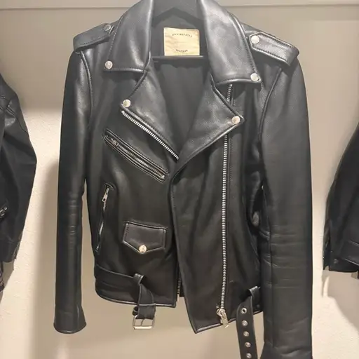 Understated Leather biker jacket
Womens xxs-s slim fitting similar to saint laurent L01/L17
Good used condition