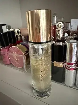 Yves Saint Laurent makyaj bazı
