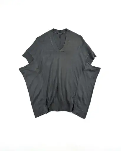 YOHJI YAMAMOTO
v-neck pullover
950 DKK
