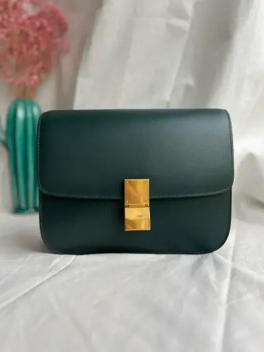 Medium Classic Box Bag Calf leather