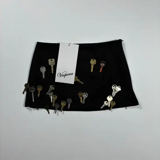 VAQUERA 바퀘라 키 디테일 미니 스커트 블랙 S사이즈