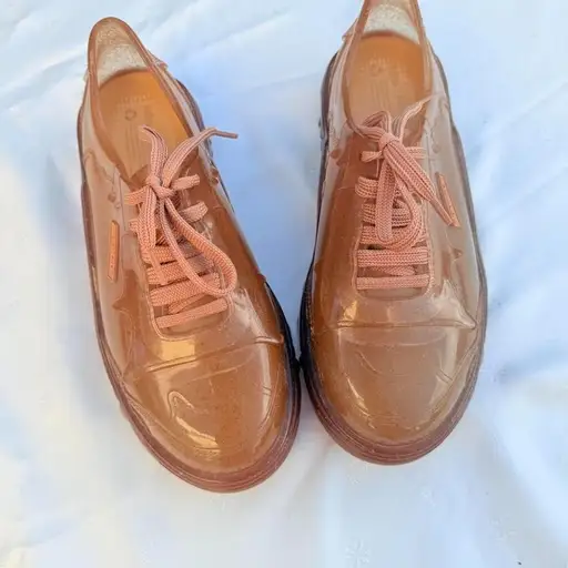 Rare Melissa x Rombaut Melting Boccaccio Sneakers - Translucent Caramel-Brown 

The ultimate eco-futurist statement piece 🌐✨ Selling these super rare Melissa x Rombaut Melting Boccaccio Low-Top Trainers in the gorgeous translucent caramel brown colourway. Designed by Parisian vegan luxury label Rombaut in collaboration with Melissa, featuring an insane dripping “melting” sole effect inspired by global climate awareness.

Item details:
• Excellent condition — see photos for sole wear & insoles worn only for photo adds and on tights. 
• Still has the iconic sweet Melissa bubblegum scent 🍬
• 100% vegan, made from upcycled factory waste PVC and bio-waste rice husks
• Chunky dad sneaker silhouette — amazing with statement tights, leg warmers or baggy cargo pants

DM with any questions! Open to reasonable offers.

#rombaut #melissashoes #jellyshoes #gorpcore #cyberpunk #