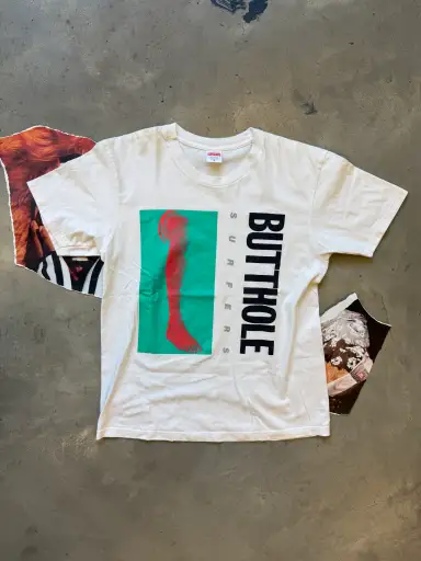 (M) Supreme × Butthole Surfers Leg Tee White "SS21“