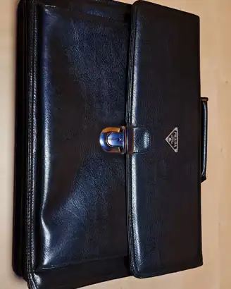 Cartella 24ore Prada Vintage in vera pelle nera