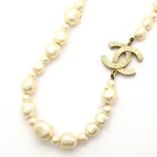 CHANEL(シャネル) ネックレス - アイボリー×ゴールド ココマーク シャネル(CHANEL)のレディースのアクセサリー(ネックレス)の商品詳細ページへのリンク