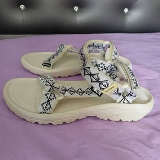 Teva sankuanz womens size 9 hurricane hiking sandals white cream black