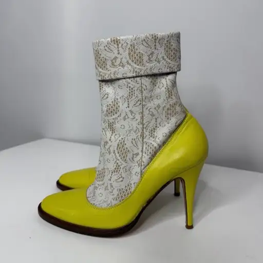 ON HOLD DO NOT BUY Super unique A.F. Vandevorst yellow leather stiletto ankle boots with a cool lace sock illusion. Boots show some wear and small flaws, see last few pictures for scuffing. Size 37 but for sure runs small 👍  photos from original seller, repopping bc they don’t fit me 

#afvandevorst #anndemeulemeester #antwerpsix #dirkbikkembergs #belgian