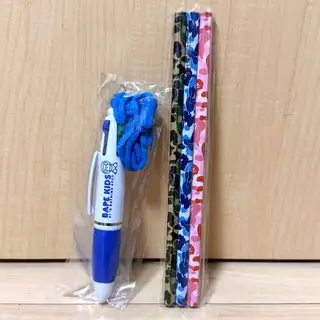 A BATHING APE - 鉛筆セット&4色ボールペン アベイシングエイプ(A BATHING APE)のメンズのファッション小物(その他)の商品詳細ページへのリンク