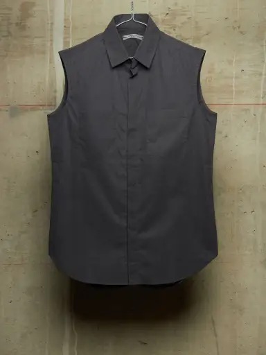 DEEPTI Collection °026 'S-207 LIP-96L' Reflective Sleeveless Shirt With Double Buttonstand & Cuff