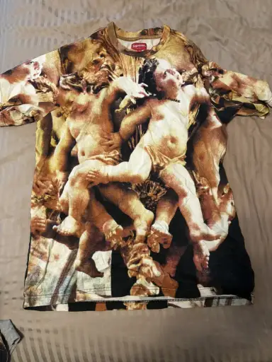Supreme tee size medium
