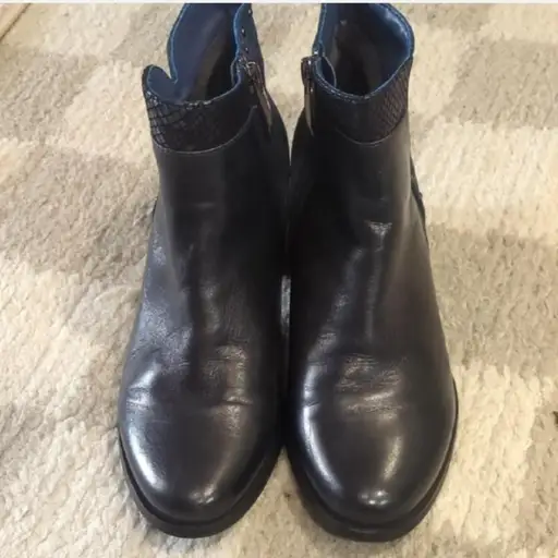 Black leather ankle boots with blue suede heel #leather #ankleboots