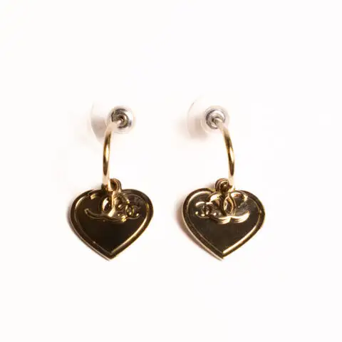 Chanel oorbellen piercings