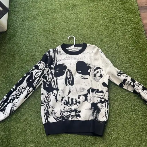 Alexander McQueen black & white skull print sweater #skull #designer