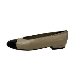CHANEL(シャネル) フラットシューズ 35  1/2 E レディース - ベージュ×黒 ラムスキン シャネル(CHANEL)のレディースの靴/シューズ(その他)の商品詳細ページへのリンク