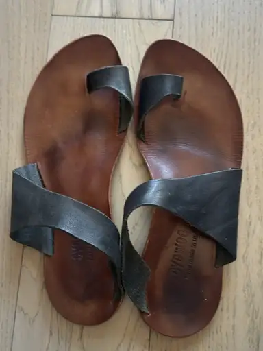 Women's Black Leather Toe-Loop Slide Sandals