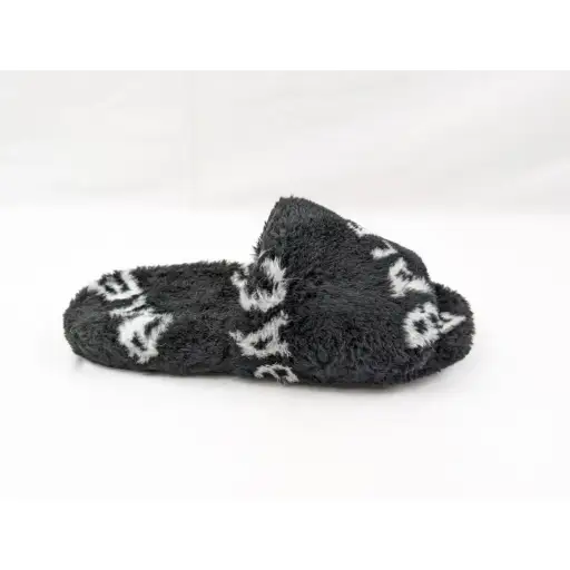 o1rshd1 Q:3 / Allover Logo Furry Slide in Black/White 42