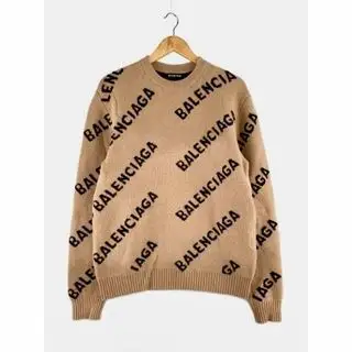 ✨️新品未使用品✨️BALENCIAGA バレンシアガ オールオーバーロゴ クルーネックニット XLサイズ バレンシアガ(BALENCIAGA)のメンズのトップス(ニット/セーター)の商品詳細ページへのリンク