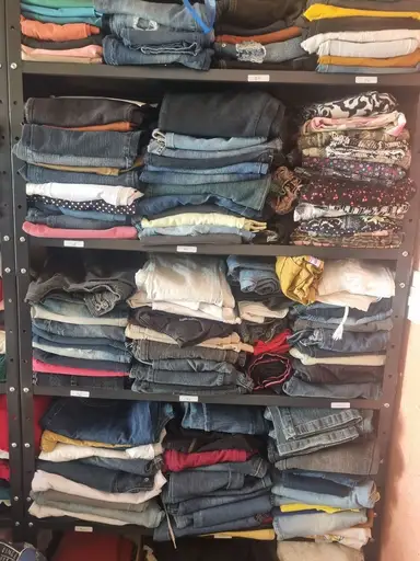 lote 30 calças jeans diversos tamanhos feminina otimo estado bazar