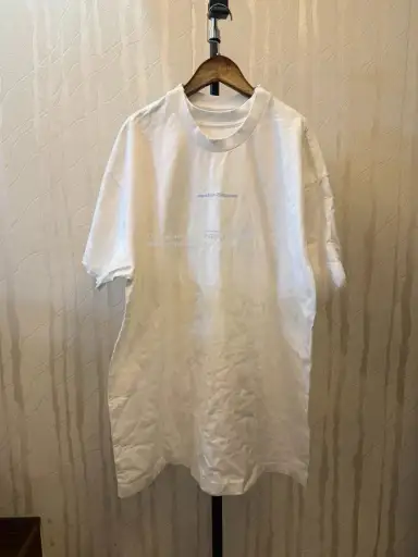 Vetements 18FW UN Logo Short Sleeve Tee LLLL24