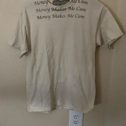 Barragan money makes me cum graphic tee lol. size small/medium about tag doesn’t say. I have lots of other graphic tees. #hyeinseo #nihai

length ~ 25”