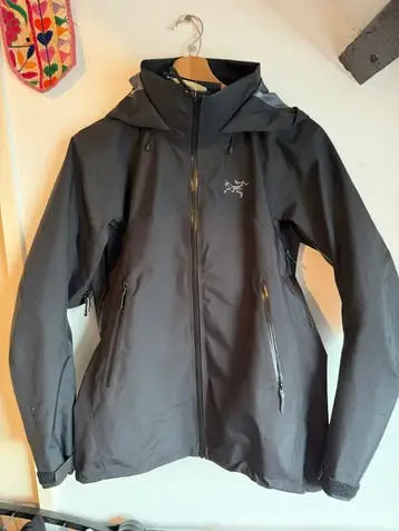 Arc'teryx Beta AR Hardshell Dames jas in Black maat S