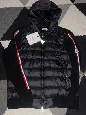 Moncler | M