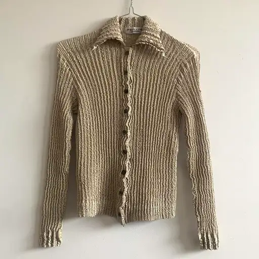 Yoshiki Hishinuma Peplum
Beige / gold wrinkled shirt
Size 1
Polyester