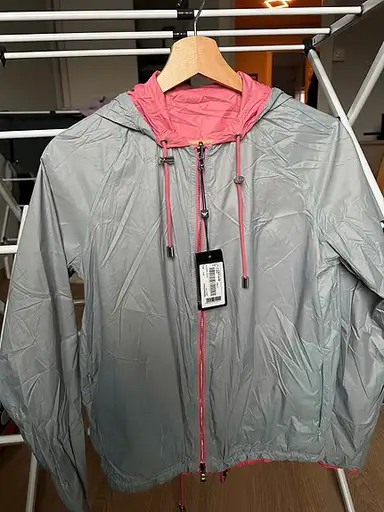 Vendbar emporio armani jakke ubrukt Ny pris 3095 str m/42