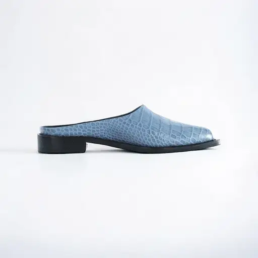 💺Peter Do Mock-Croc Slide Mules
💺Crocodile-stamped leather mules
💺22 ml stacked heel 
💺Slide style with square toe 
💺Retails for $316 at Bergdorf