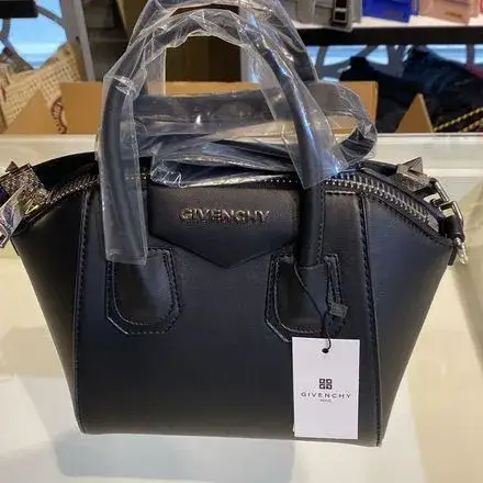 Givenchy Siyah El Çantası
