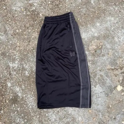 Needles hd track short, size M,
Feel free to message,