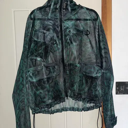 South2 west8 fishing mesh jacket. Pics don’t do justice how beautiful this well sought after jacket is. Green pattern shown on the mesh when something worn underneath. Hasn’t been worn as much as I’d like but gutted to sell
.