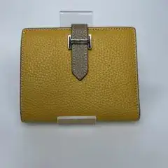 二つ折り財布　超美品