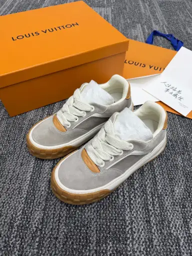 Louis Vuitton Tilted Suede Calfskin Sneaker 42 New