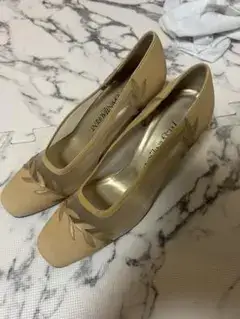 Yves Saint Laurent ベージュ パンプス 36