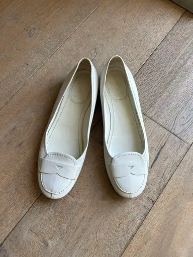 Miu Miu Leather Loafers – Size 40.5 – ivory/white