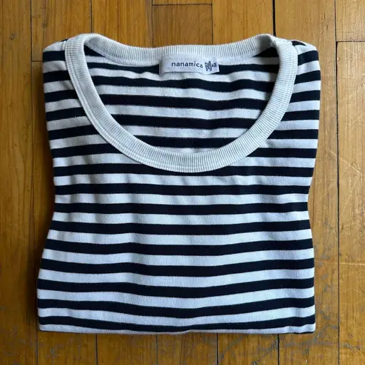 nanamica COOLMAX Stripe Jersey Tee. Navy blue and white striped t shirt. Made in Japan. Tagged size medium, fights slightly oversized. Retail $110
repop cuz I just don't wear it ever

Measurements 
Chest - 23”
Length - 29”
Shoulder - 20”
Sleeve (from shoulder) - 9”

#nanamica
#coolmax
#stripedtshirt
#madeinjapan
