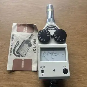 現状品 リオン RION 普通騒音計 NA-12F レトロ 音響測定器 サウンドレベルメーター ジャンク扱い A1923