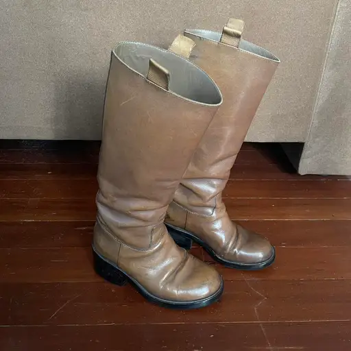 A.F. Vandevorst black leather riding boots 
Size 35 

Perfect condition 
Vintage 
Originally $1000

black leather, riding boots, vintage, pointed toe, knee-high, minimalist, classic, high quality, structured, timeless