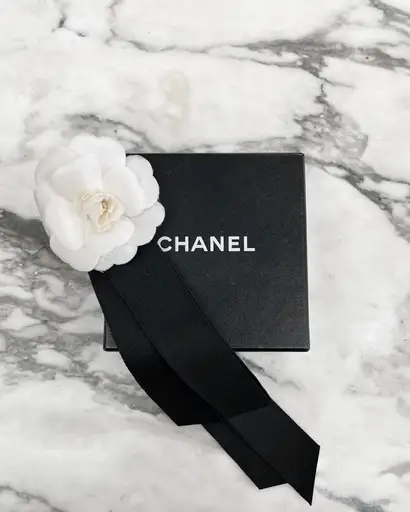 Chanel 1988 white silk Camellia brooch with silk ribbon