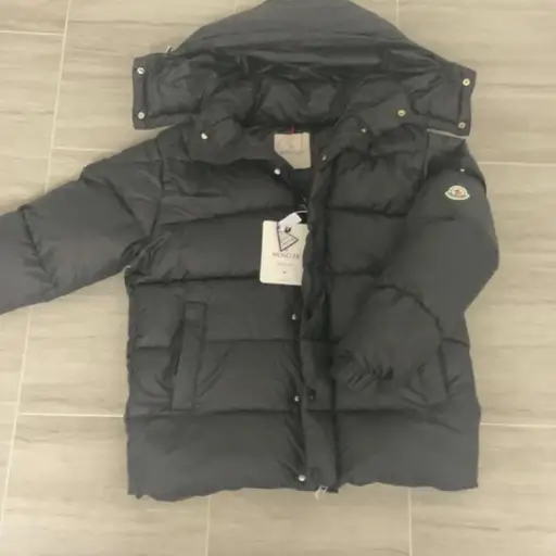 Moncler black puffer jacket #moncler #puffer