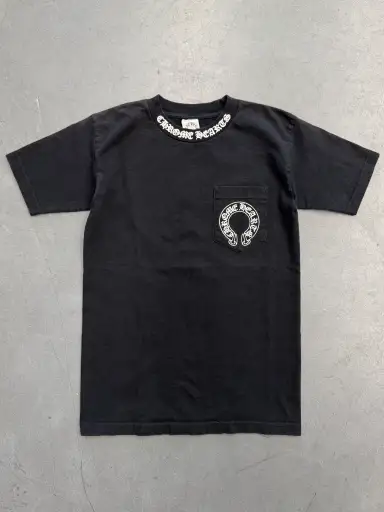 VINTAGE CHROME HEARTS COLLAR PRINT DOUBLE FLORAL CROSS HORSESHOE POCKET TEE