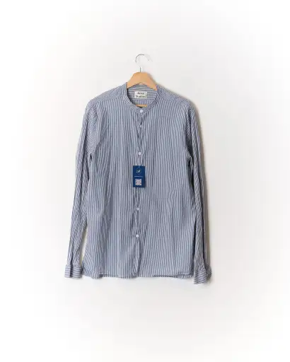 Acne Studios Blau-weiß gestreiftes Baumwollhemd mit China-Kragen