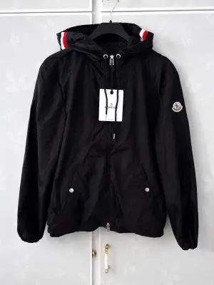 Moncler | M