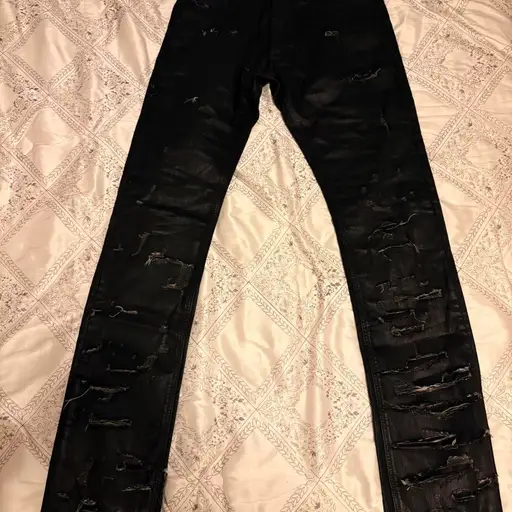 SS04 Dior “Strip” Black Distressed Denim

size 32

fits skinny