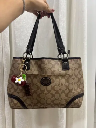 bolsa coach monograma marrom
