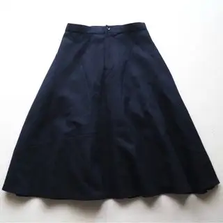 トリコ コムデギャルソン ウール フレアスカート ロングスカート ネイビー M トリココムデギャルソン(tricot COMME des GARCONS)のレディースのスカート(ロングスカート)の商品詳細ページへのリンク