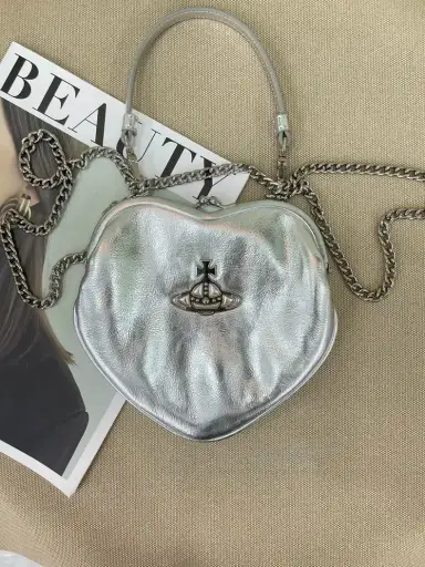 Vivienne Westwood size os Belle Saturn Logo Kiss Lock Heart