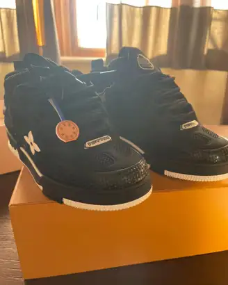 LOUIS VUITTON
