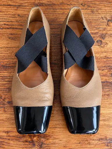UMA WANG Cross-Strap Square Toe Ballet Flats Brown Black EU 38